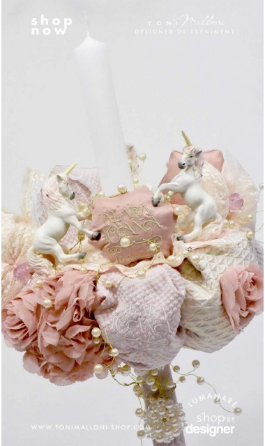 Lumanare botez brodata cu gold si accesorizata cu trei figurine unicorni Golden Unicorns Valley 4